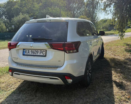 Білий Міцубісі Аутлендер, об'ємом двигуна 2.36 л та пробігом 111 тис. км за 19300 $, фото 2 на Automoto.ua