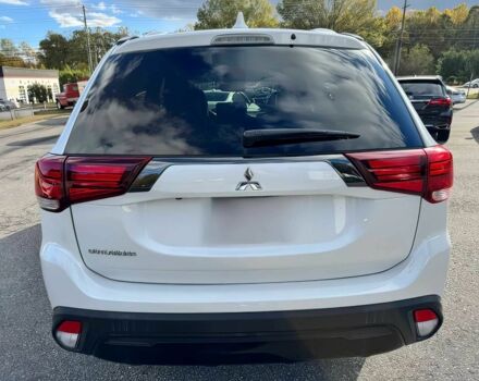 Білий Міцубісі Аутлендер, об'ємом двигуна 2.4 л та пробігом 32 тис. км за 8800 $, фото 5 на Automoto.ua