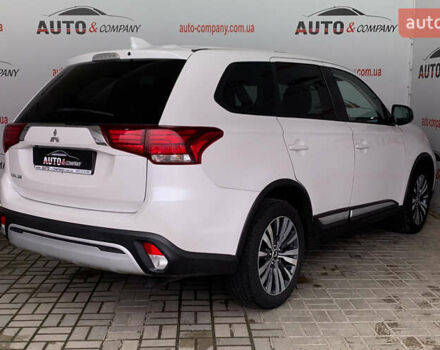 Белый Мицубиси Аутлендер, объемом двигателя 2.36 л и пробегом 39 тыс. км за 18350 $, фото 2 на Automoto.ua