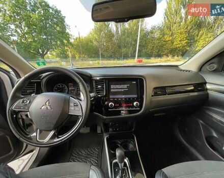 Белый Мицубиси Аутлендер, объемом двигателя 2.36 л и пробегом 57 тыс. км за 23800 $, фото 17 на Automoto.ua
