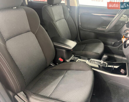 Белый Мицубиси Аутлендер, объемом двигателя 2.36 л и пробегом 39 тыс. км за 18350 $, фото 9 на Automoto.ua