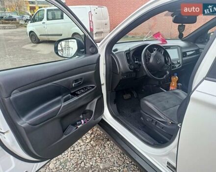 Білий Міцубісі Аутлендер, об'ємом двигуна 2.36 л та пробігом 170 тис. км за 18200 $, фото 12 на Automoto.ua