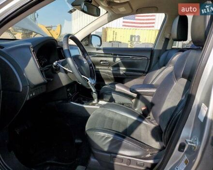 Білий Міцубісі Аутлендер, об'ємом двигуна 2.4 л та пробігом 133 тис. км за 3300 $, фото 6 на Automoto.ua