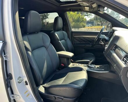 Білий Міцубісі Аутлендер, об'ємом двигуна 2 л та пробігом 45 тис. км за 13500 $, фото 11 на Automoto.ua