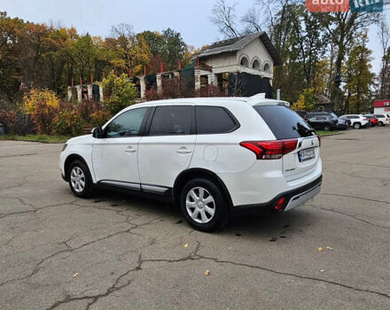 Білий Міцубісі Аутлендер, об'ємом двигуна 2 л та пробігом 74 тис. км за 16500 $, фото 4 на Automoto.ua