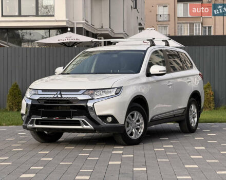 Білий Міцубісі Аутлендер, об'ємом двигуна 2 л та пробігом 52 тис. км за 21500 $, фото 1 на Automoto.ua