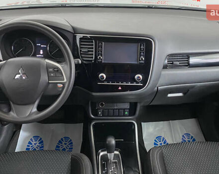 Белый Мицубиси Аутлендер, объемом двигателя 2.36 л и пробегом 39 тыс. км за 18350 $, фото 21 на Automoto.ua