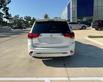 Белый Мицубиси Аутлендер, объемом двигателя 2 л и пробегом 32 тыс. км за 4400 $, фото 5 на Automoto.ua