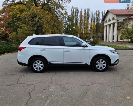 Білий Міцубісі Аутлендер, об'ємом двигуна 2 л та пробігом 74 тис. км за 16500 $, фото 3 на Automoto.ua