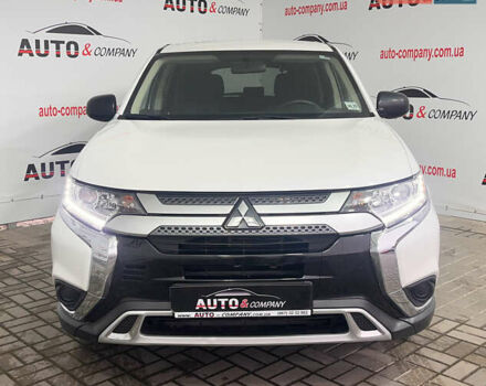 Белый Мицубиси Аутлендер, объемом двигателя 2.36 л и пробегом 39 тыс. км за 18350 $, фото 1 на Automoto.ua