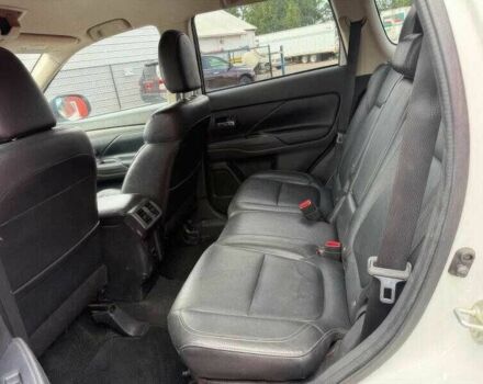 Белый Мицубиси Аутлендер, объемом двигателя 2.4 л и пробегом 65 тыс. км за 9500 $, фото 6 на Automoto.ua