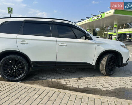 Білий Міцубісі Аутлендер, об'ємом двигуна 3 л та пробігом 42 тис. км за 22000 $, фото 4 на Automoto.ua