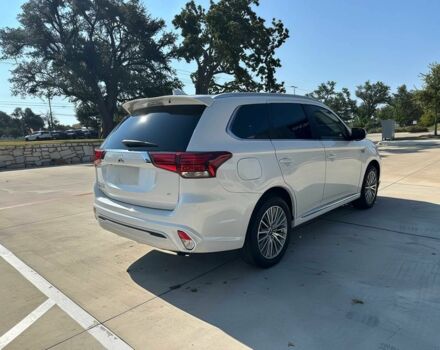 Білий Міцубісі Аутлендер, об'ємом двигуна 2 л та пробігом 45 тис. км за 13500 $, фото 4 на Automoto.ua