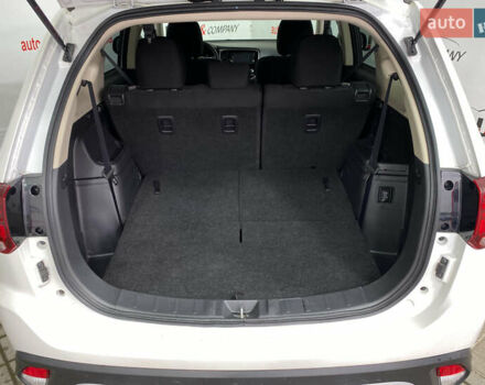 Белый Мицубиси Аутлендер, объемом двигателя 2.36 л и пробегом 39 тыс. км за 18350 $, фото 4 на Automoto.ua