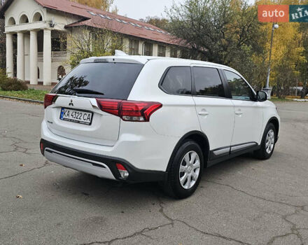 Міцубісі Аутлендер 2020 у Києві на Automoto.ua Білий Міцубісі Аутлендер, об'ємом двигуна 2 л та пробігом 72 тис. км за 17500 $, фото 12 на Automoto.ua