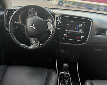 Білий Міцубісі Аутлендер, об'ємом двигуна 2.36 л та пробігом 84 тис. км за 19999 $, фото 6 на Automoto.ua