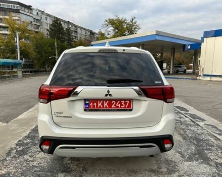 Білий Міцубісі Аутлендер, об'ємом двигуна 2.4 л та пробігом 70 тис. км за 17500 $, фото 3 на Automoto.ua