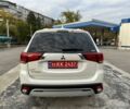 Білий Міцубісі Аутлендер, об'ємом двигуна 2.4 л та пробігом 70 тис. км за 17500 $, фото 3 на Automoto.ua