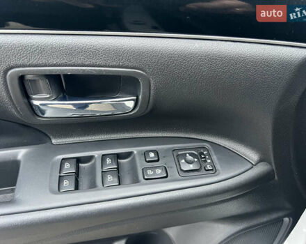 Белый Мицубиси Аутлендер, объемом двигателя 2.36 л и пробегом 59 тыс. км за 25000 $, фото 38 на Automoto.ua