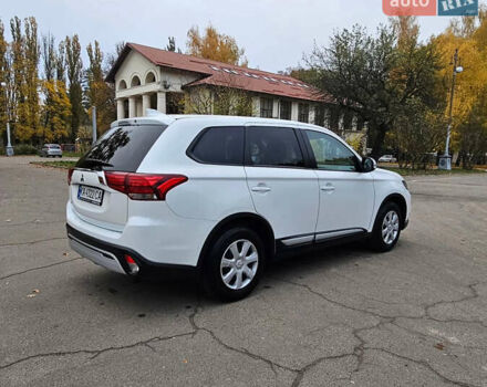 Білий Міцубісі Аутлендер, об'ємом двигуна 2 л та пробігом 74 тис. км за 16500 $, фото 9 на Automoto.ua