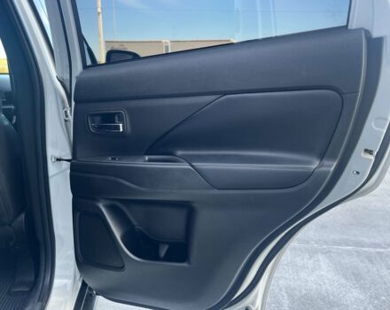 Белый Мицубиси Аутлендер, объемом двигателя 2.4 л и пробегом 120 тыс. км за 18990 $, фото 22 на Automoto.ua