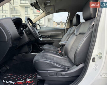 Білий Міцубісі Аутлендер, об'ємом двигуна 2 л та пробігом 52 тис. км за 21500 $, фото 26 на Automoto.ua