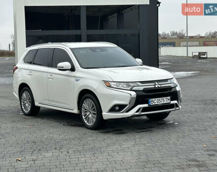 Білий Міцубісі Аутлендер, об'ємом двигуна 2.36 л та пробігом 81 тис. км за 24500 $, фото 3 на Automoto.ua