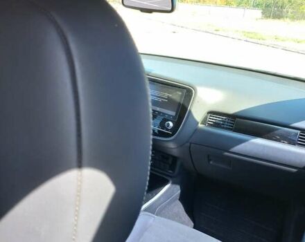 Белый Мицубиси Аутлендер, объемом двигателя 2 л и пробегом 96 тыс. км за 24000 $, фото 5 на Automoto.ua