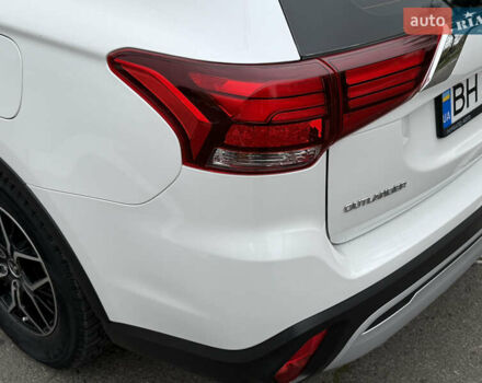 Білий Міцубісі Аутлендер, об'ємом двигуна 2 л та пробігом 63 тис. км за 20800 $, фото 6 на Automoto.ua