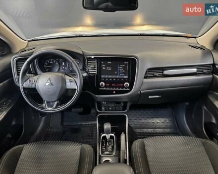 Белый Мицубиси Аутлендер, объемом двигателя 2 л и пробегом 30 тыс. км за 22500 $, фото 24 на Automoto.ua