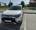 Белый Мицубиси Аутлендер, объемом двигателя 2.36 л и пробегом 60 тыс. км за 29900 $, фото 4 на Automoto.ua