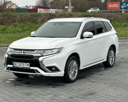 Білий Міцубісі Аутлендер, об'ємом двигуна 2.36 л та пробігом 81 тис. км за 24500 $, фото 1 на Automoto.ua