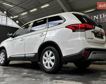 Белый Мицубиси Аутлендер, объемом двигателя 2 л и пробегом 30 тыс. км за 22500 $, фото 8 на Automoto.ua