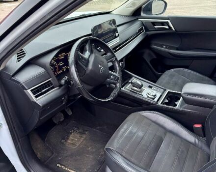 Белый Мицубиси Аутлендер, объемом двигателя 2.5 л и пробегом 91 тыс. км за 26000 $, фото 3 на Automoto.ua