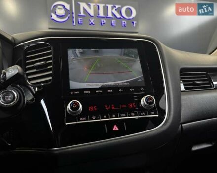 Белый Мицубиси Аутлендер, объемом двигателя 2 л и пробегом 30 тыс. км за 22500 $, фото 27 на Automoto.ua