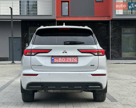 Білий Міцубісі Аутлендер, об'ємом двигуна 2.5 л та пробігом 62 тис. км за 28300 $, фото 5 на Automoto.ua