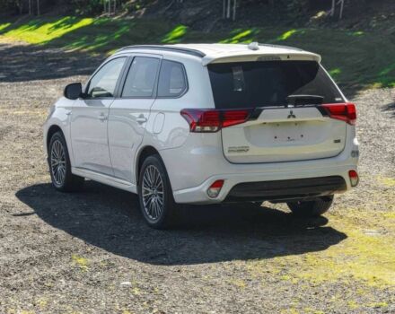 Білий Міцубісі Аутлендер, об'ємом двигуна 2.4 л та пробігом 28 тис. км за 12000 $, фото 4 на Automoto.ua