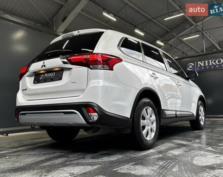 Белый Мицубиси Аутлендер, объемом двигателя 2 л и пробегом 30 тыс. км за 22500 $, фото 14 на Automoto.ua