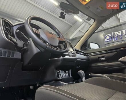 Белый Мицубиси Аутлендер, объемом двигателя 2 л и пробегом 30 тыс. км за 22500 $, фото 23 на Automoto.ua