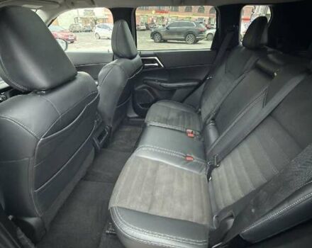 Белый Мицубиси Аутлендер, объемом двигателя 2.49 л и пробегом 913 тыс. км за 26000 $, фото 2 на Automoto.ua