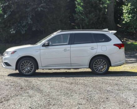 Білий Міцубісі Аутлендер, об'ємом двигуна 2.4 л та пробігом 28 тис. км за 12000 $, фото 3 на Automoto.ua