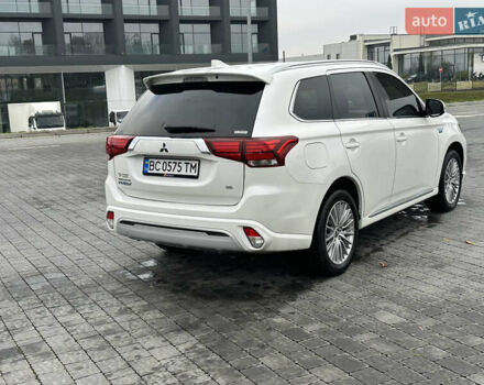 Білий Міцубісі Аутлендер, об'ємом двигуна 2.36 л та пробігом 81 тис. км за 24500 $, фото 8 на Automoto.ua