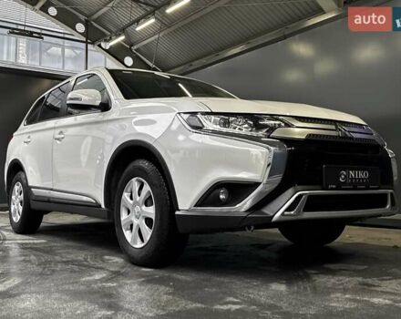 Белый Мицубиси Аутлендер, объемом двигателя 2 л и пробегом 30 тыс. км за 22500 $, фото 19 на Automoto.ua