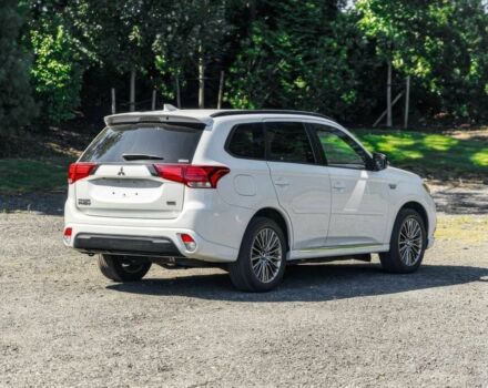 Білий Міцубісі Аутлендер, об'ємом двигуна 2.4 л та пробігом 28 тис. км за 12000 $, фото 6 на Automoto.ua