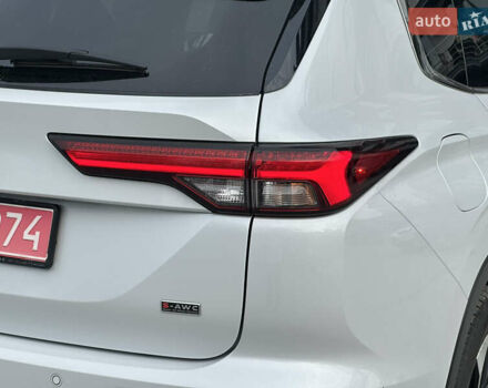 Білий Міцубісі Аутлендер, об'ємом двигуна 2.5 л та пробігом 62 тис. км за 28300 $, фото 43 на Automoto.ua