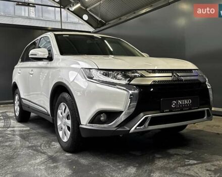 Белый Мицубиси Аутлендер, объемом двигателя 2 л и пробегом 30 тыс. км за 22500 $, фото 20 на Automoto.ua