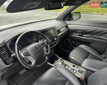 Білий Міцубісі Аутлендер, об'ємом двигуна 2.36 л та пробігом 81 тис. км за 24500 $, фото 12 на Automoto.ua