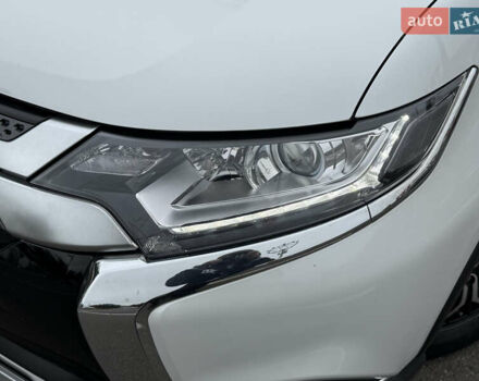 Білий Міцубісі Аутлендер, об'ємом двигуна 2 л та пробігом 63 тис. км за 20800 $, фото 3 на Automoto.ua