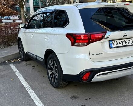 Белый Мицубиси Аутлендер, объемом двигателя 2 л и пробегом 143 тыс. км за 19999 $, фото 1 на Automoto.ua