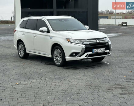 Білий Міцубісі Аутлендер, об'ємом двигуна 2.36 л та пробігом 81 тис. км за 24500 $, фото 4 на Automoto.ua